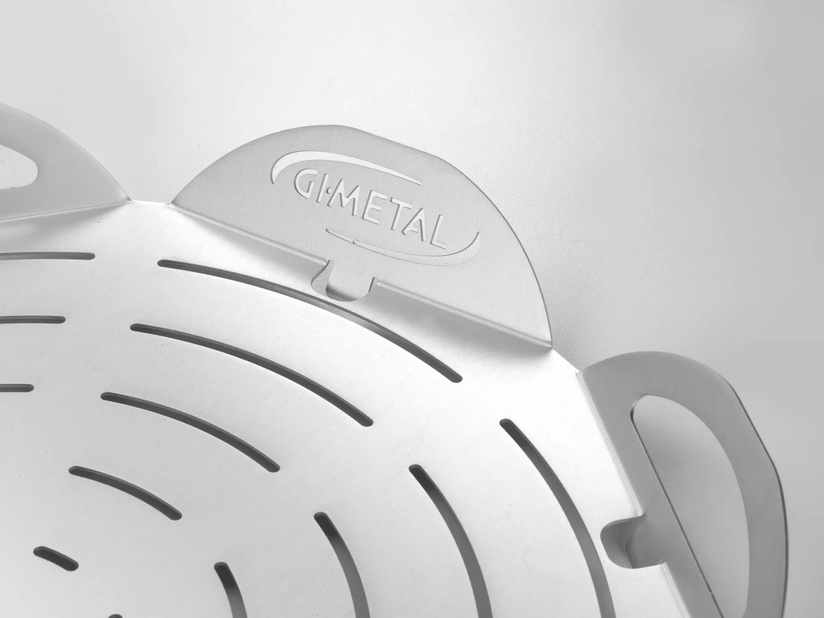 Gi.Metal Rundes perforiertes Servierbrett aus Aluminium 33 cm