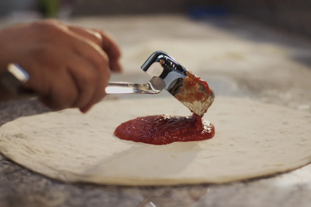 Gi.Metal Tomaten-Dosierkelle im Einsatz