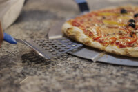 Gi.Metal Dreieckige, perforierte Servierpalette aus...