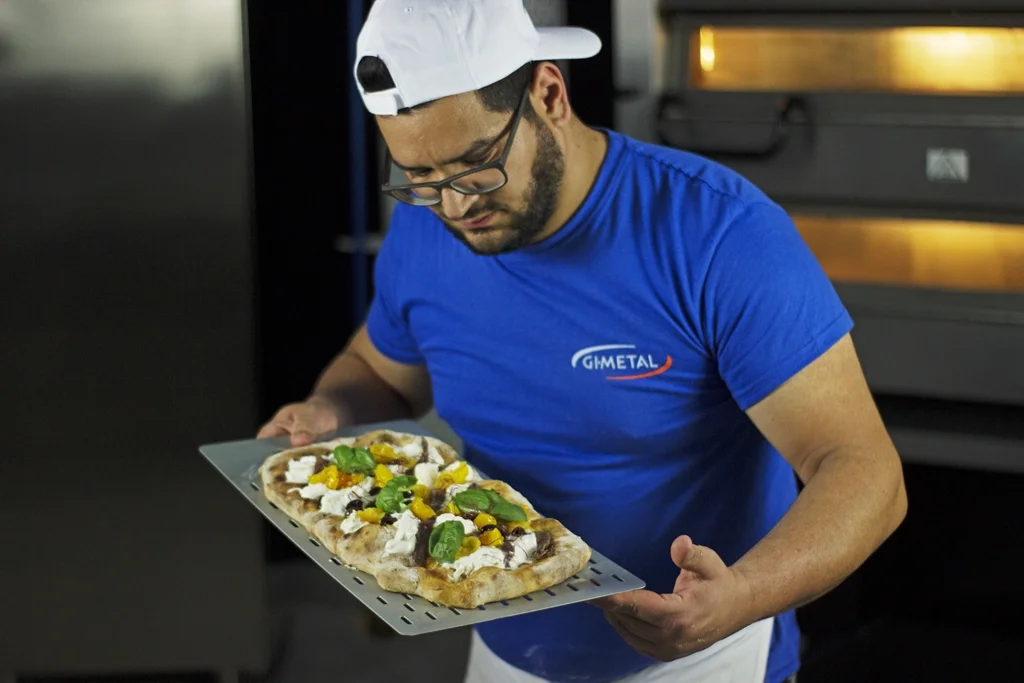 Gi.Metal Perforiertes Pizzabrett Griff Detail