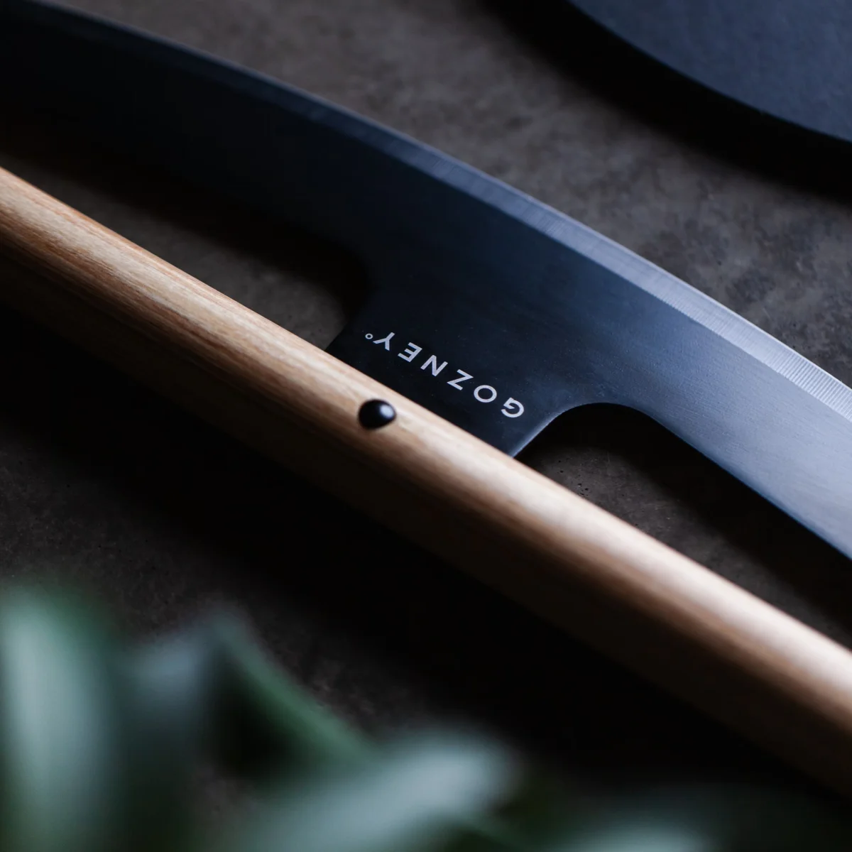 Gozney Pizza Rocker Holzgriff Detail