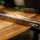 Gozney Live-Fire Tongs – die Profi-Zange für dein Brennstoff-Management